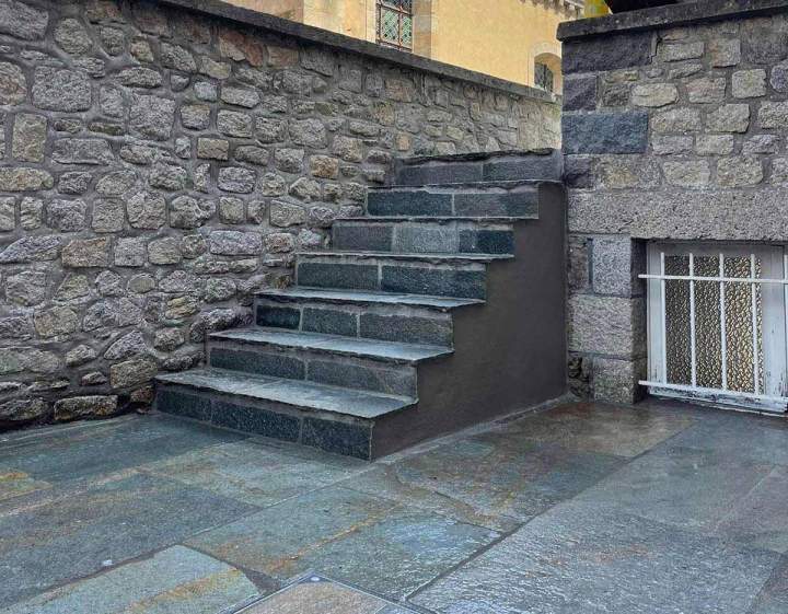 Aménagement cours et escalier en pavé Dol-de-Bretagne